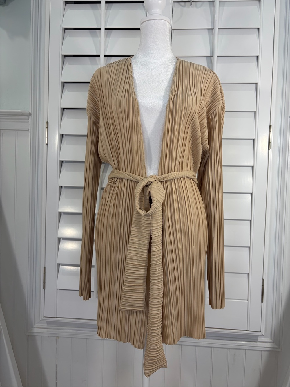 NWT Boohoo Plus-Size Plisse Pleated Open Front Belted Wrap Cardigan Top (20)